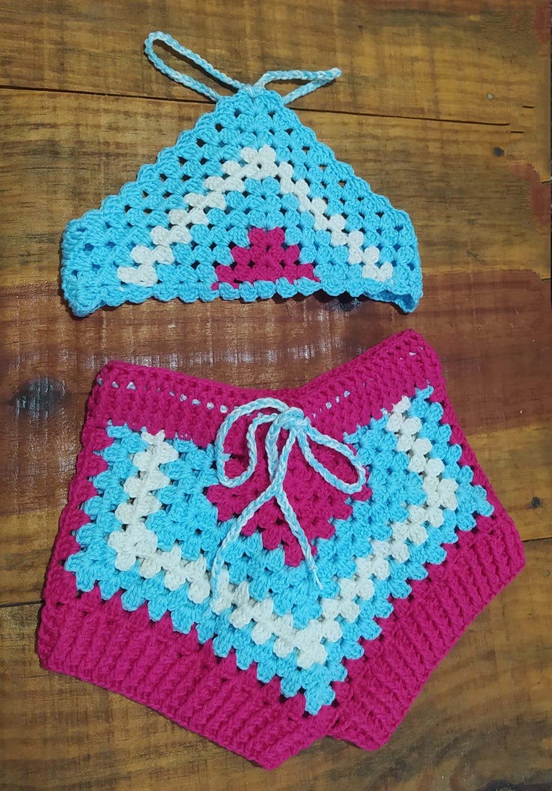 Conjunto Infantil de Crochê Verão – Top Frente Única e Shortinho (2 Anos)